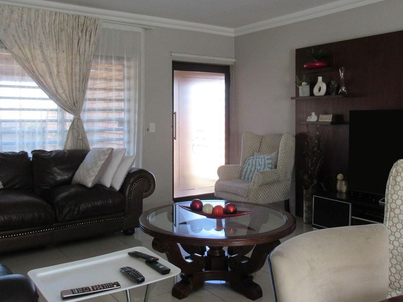 Modern 3 Bedroom Face Brick Simplex Cluster for Sale in Rubicon Village, South Crest! - Photo 7