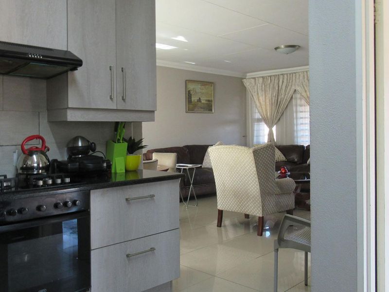 Modern 3 Bedroom Face Brick Simplex Cluster for Sale in Rubicon Village, South Crest! - Photo 9
