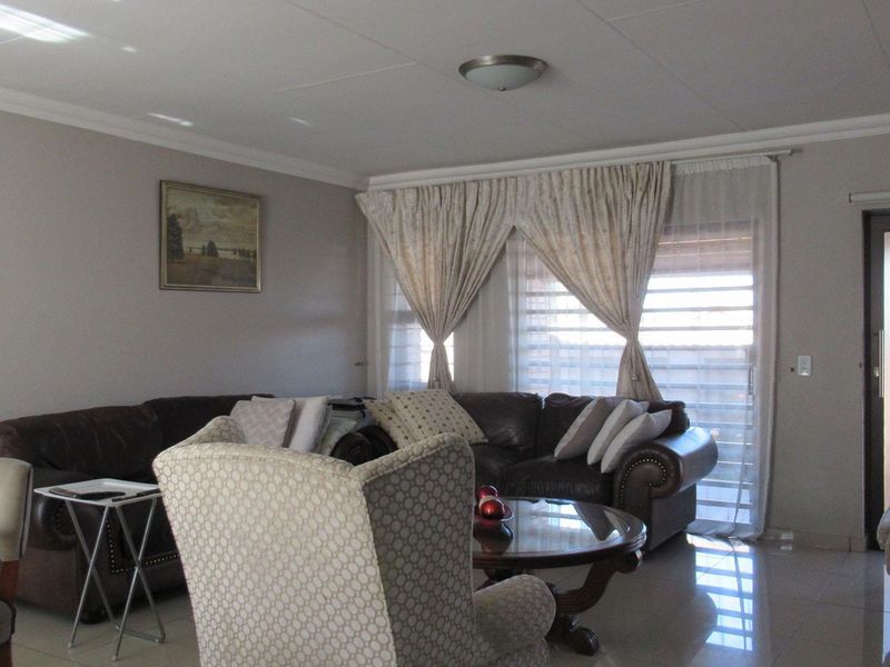 Modern 3 Bedroom Face Brick Simplex Cluster for Sale in Rubicon Village, South Crest! - Photo 8