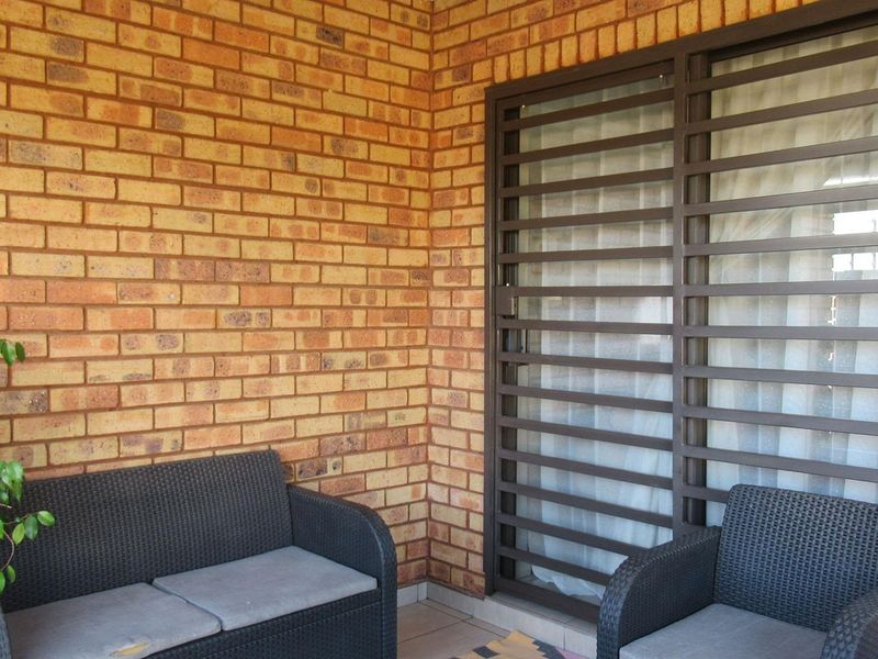 Modern 3 Bedroom Face Brick Simplex Cluster for Sale in Rubicon Village, South Crest! - Photo 4