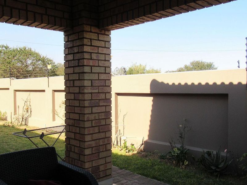 Modern 3 Bedroom Face Brick Simplex Cluster for Sale in Rubicon Village, South Crest! - Photo 3
