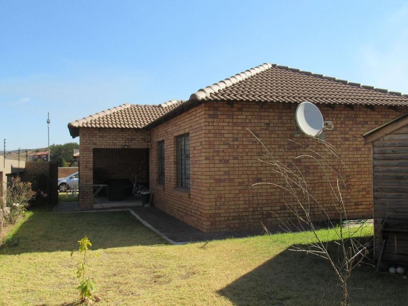 Modern 3 Bedroom Face Brick Simplex Cluster for Sale in Rubicon Village, South Crest! - Photo 2