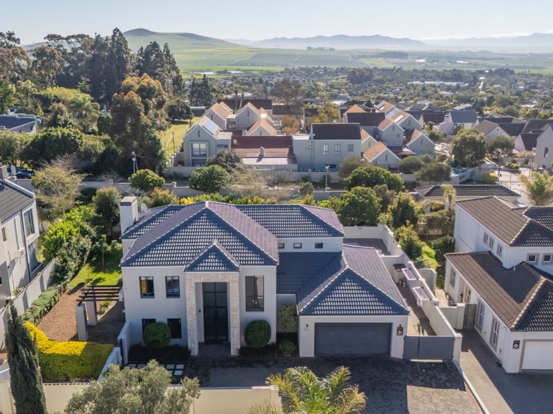 House For Sale in Vierlanden, Durbanville - Photo 2