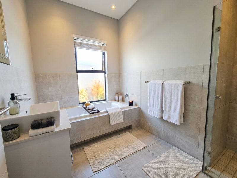 HOUSE FOR SALE SITARI, SOMERSET WEST | 4 BEDROOM | 2.5 BATHROOM - Photo 7
