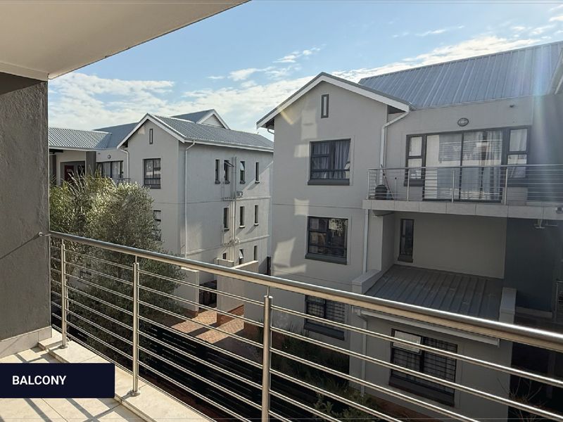 First-Floor 2 Bed, 2 Bath Apartment For Sale in Fish Eagle View, Longlake - Photo 6