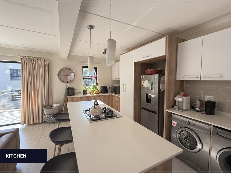 First-Floor 2 Bed, 2 Bath Apartment For Sale in Fish Eagle View, Longlake - Photo 2
