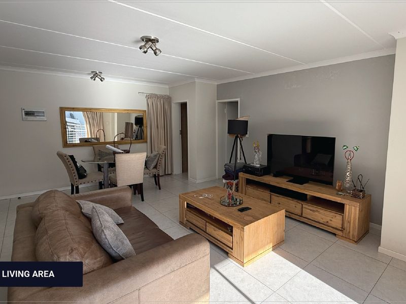 First-Floor 2 Bed, 2 Bath Apartment For Sale in Fish Eagle View, Longlake - Photo 4