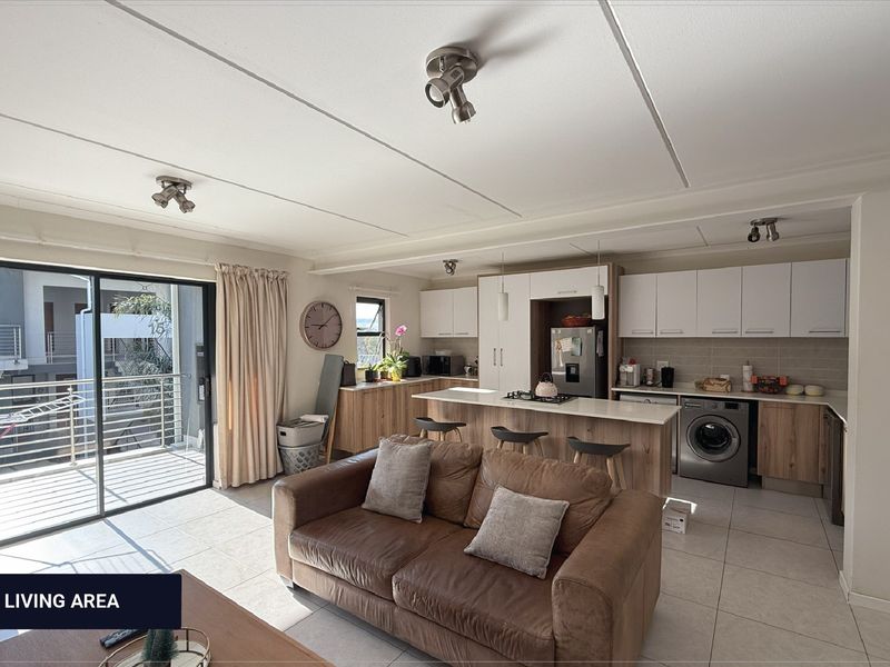 First-Floor 2 Bed, 2 Bath Apartment For Sale in Fish Eagle View, Longlake - Photo 5