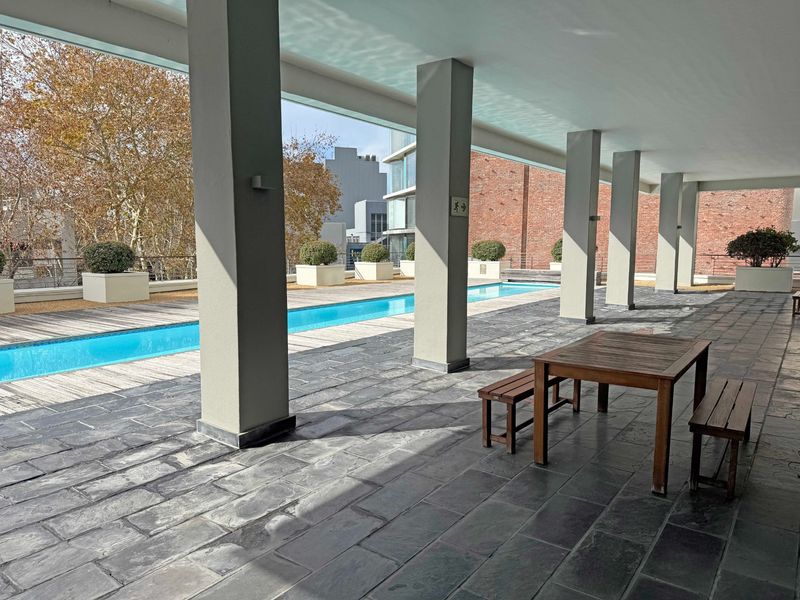 1 Bedroom Apartment To Rent in Claremont Upper, Cape Town - Photo 4