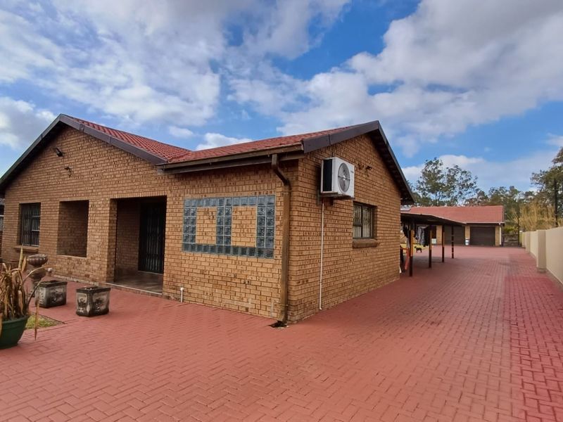 House For Sale in Lennoxton, Newcastle, KwaZulu Natal - Photo 3