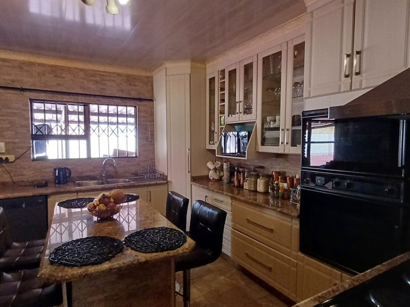 House For Sale in Lennoxton, Newcastle, KwaZulu Natal - Photo 4
