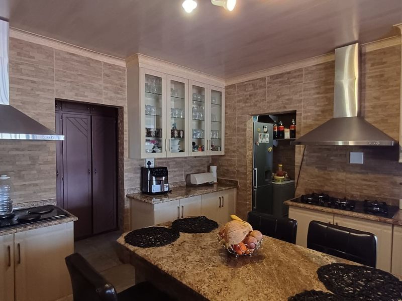House For Sale in Lennoxton, Newcastle, KwaZulu Natal - Photo 7