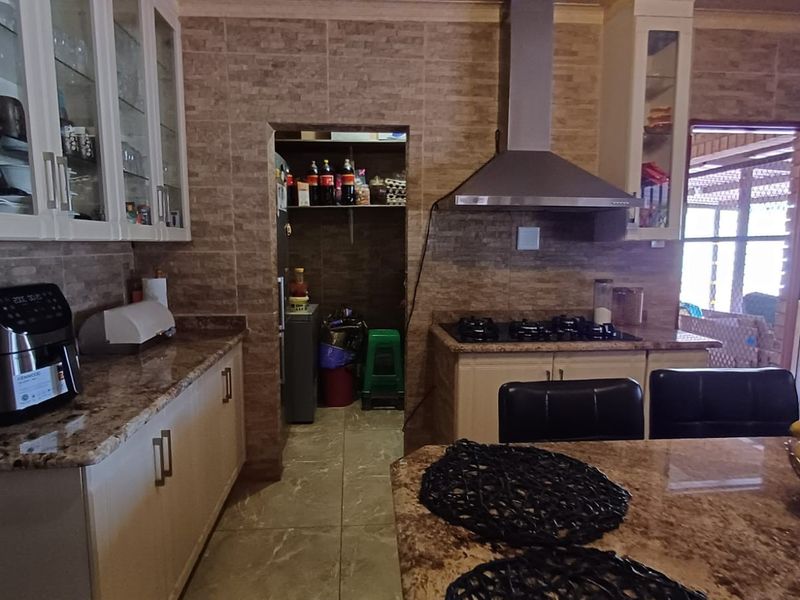 House For Sale in Lennoxton, Newcastle, KwaZulu Natal - Photo 6
