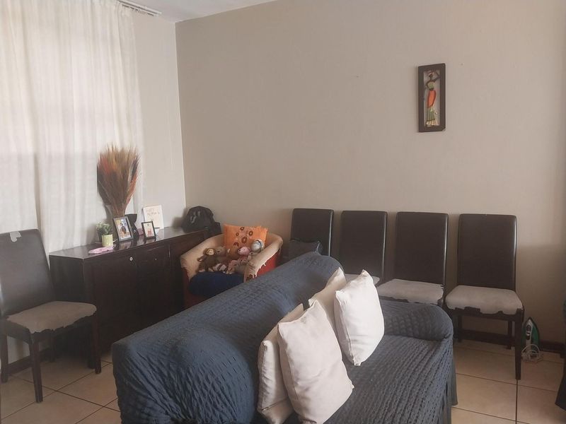 Apartment For Sale in Lorentzville, Johannesburg - Photo 7