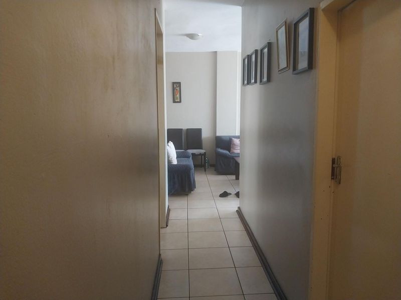 Apartment For Sale in Lorentzville, Johannesburg - Photo 10