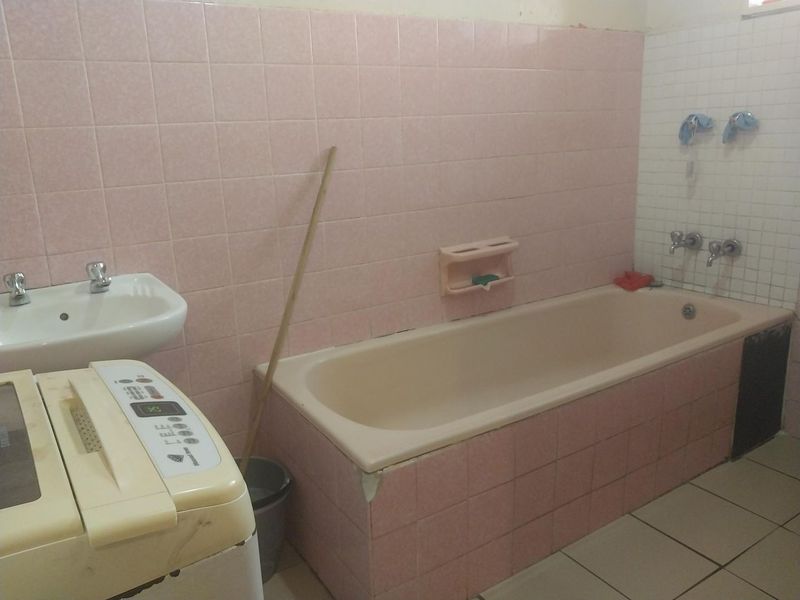 Apartment For Sale in Lorentzville, Johannesburg - Photo 9
