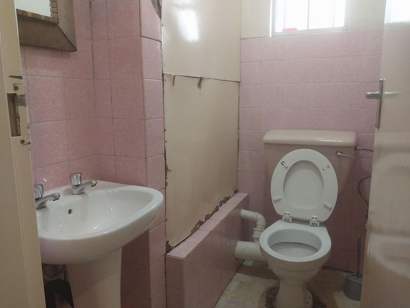 Apartment For Sale in Lorentzville, Johannesburg - Photo 8