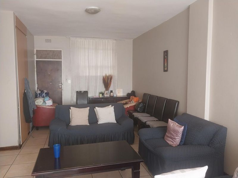 Apartment For Sale in Lorentzville, Johannesburg - Photo 2
