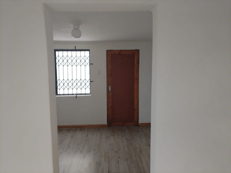 Your first home in Kwazakhele and freshly finished move-In ready - Photo 2