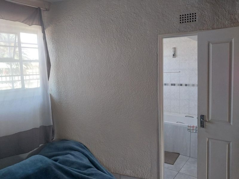 Apartment For Sale in Albertville, Johannesburg - Photo 9