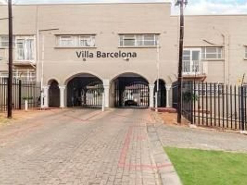 Apartment For Sale in Albertville, Johannesburg - Photo 2