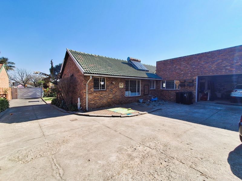 House For Sale in Kempton Park Ext 2, Kempton Park - Photo 2