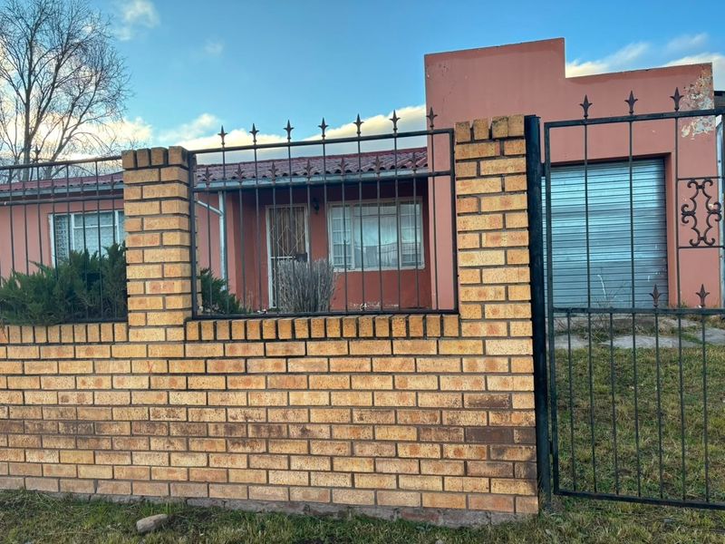 3 Bedroom House with Double Garage For Sale in Kwa Themba, Ezibeleni - Photo 9