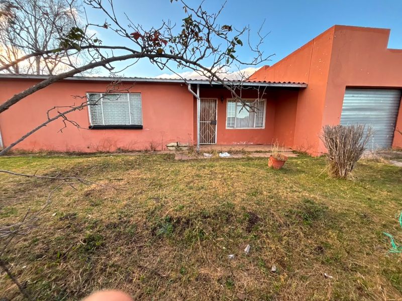 3 Bedroom House with Double Garage For Sale in Kwa Themba, Ezibeleni - Photo 5