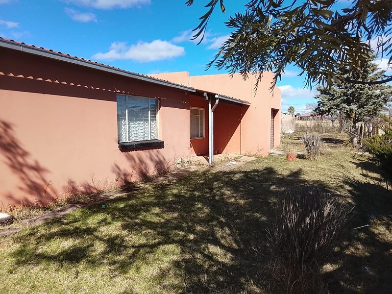 3 Bedroom House with Double Garage For Sale in Kwa Themba, Ezibeleni - Photo 4