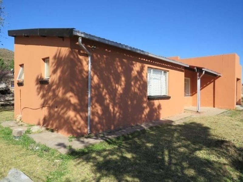 3 Bedroom House with Double Garage For Sale in Kwa Themba, Ezibeleni - Photo 3