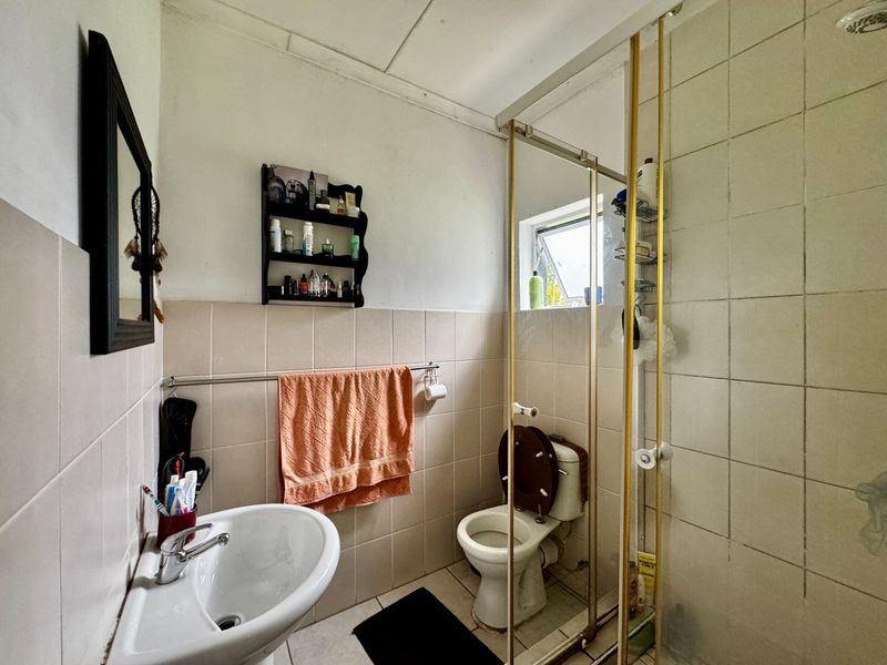 Spacious Family Living in a Prime Mossel Bay Central Location - Photo 9
