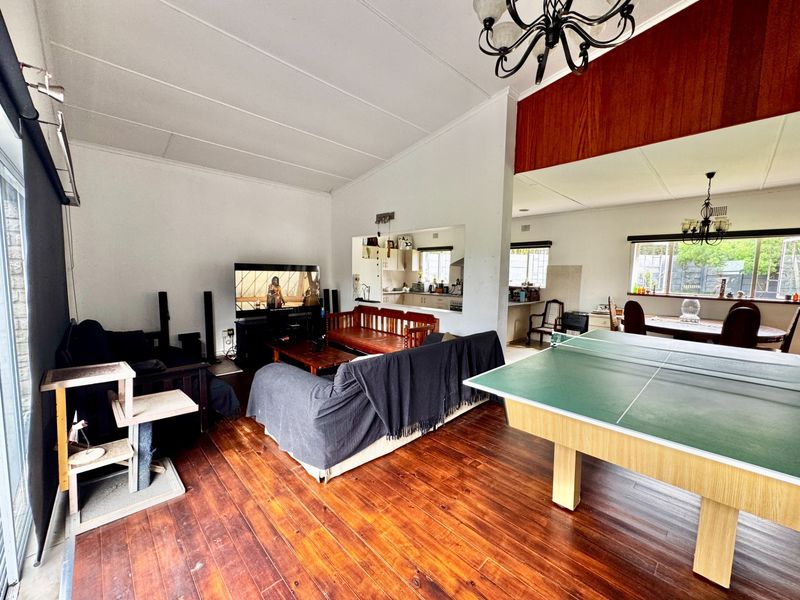 Spacious Family Living in a Prime Mossel Bay Central Location - Photo 7