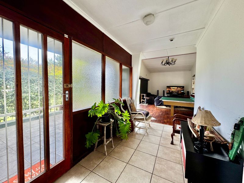 Spacious Family Living in a Prime Mossel Bay Central Location - Photo 5
