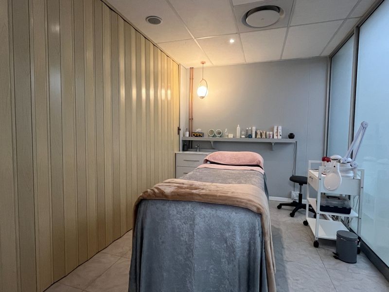 SPA -  Fully Equipped Beauty Salon for sale in Pinelands - Photo 9