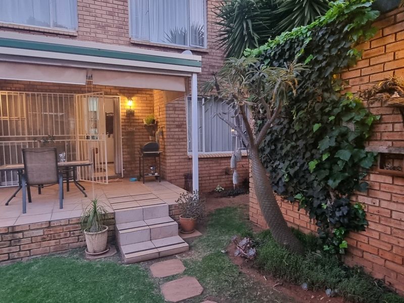 Three bedroom garden unit with double garage in Birchleigh - Photo 1