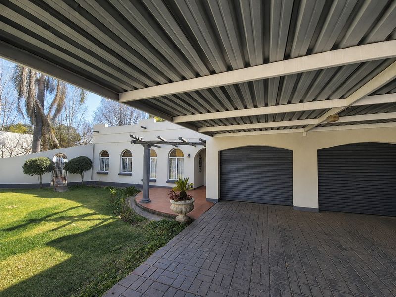 House For Sale in Potchefstroom Central, Potchefstroom, North West - Photo 1