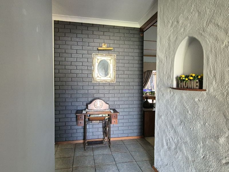House For Sale in Potchefstroom Central, Potchefstroom, North West - Photo 3