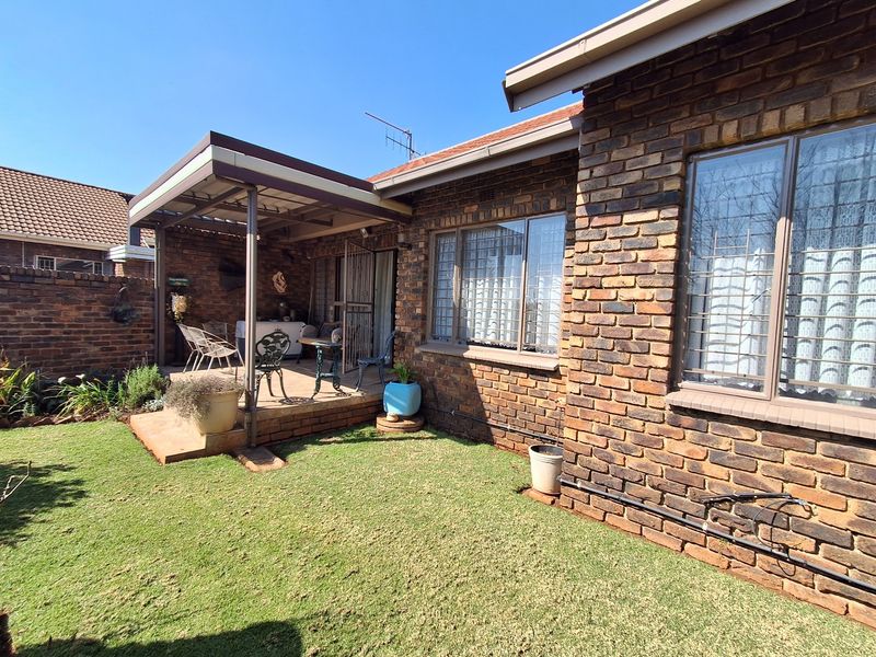Townhouse For Sale in Birchleigh North, Kempton Park - Photo 1