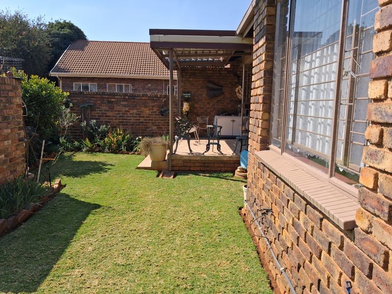 Townhouse For Sale in Birchleigh North, Kempton Park - Photo 5
