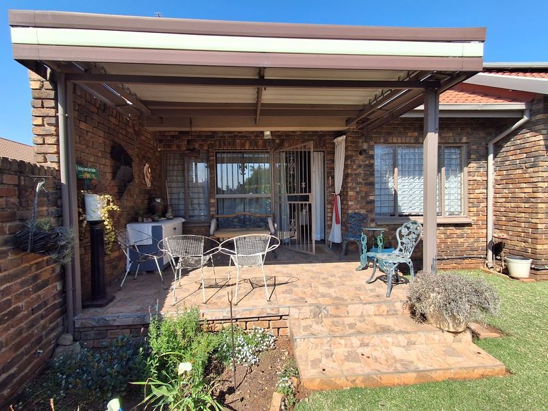 Townhouse For Sale in Birchleigh North, Kempton Park - Photo 4