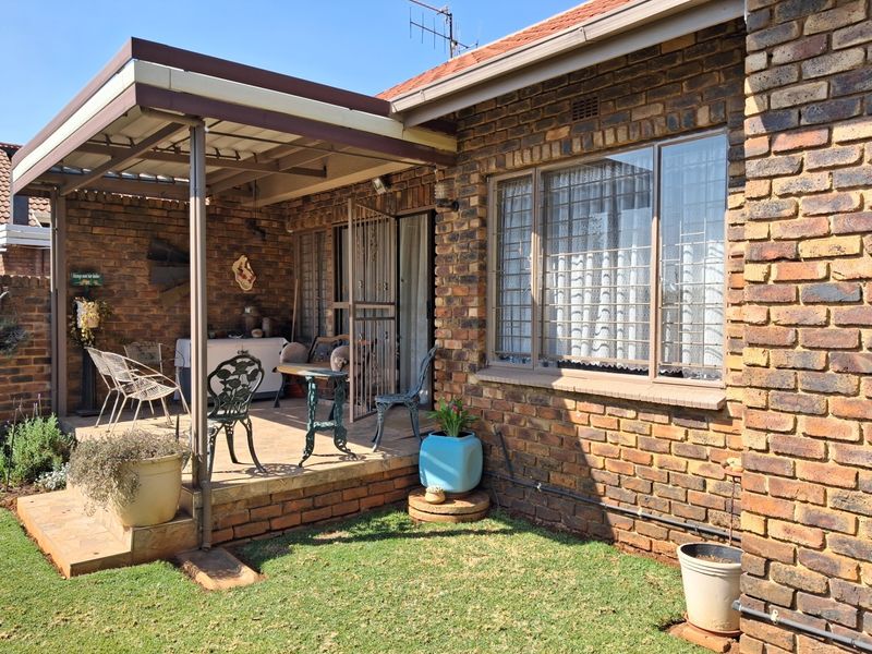Townhouse For Sale in Birchleigh North, Kempton Park - Photo 6