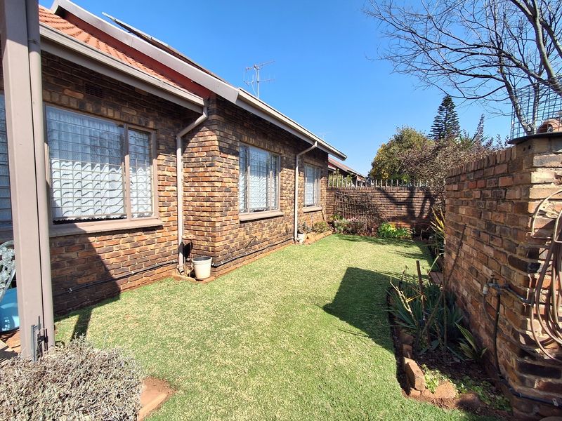 Townhouse For Sale in Birchleigh North, Kempton Park - Photo 3