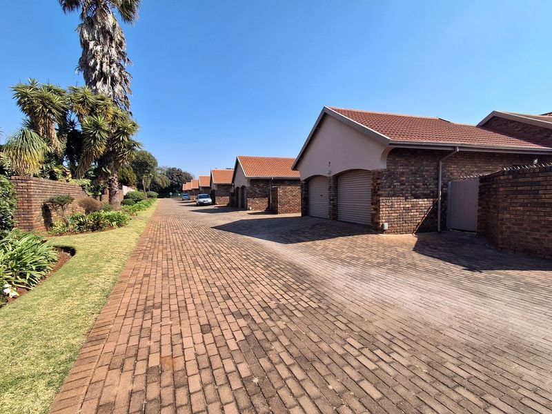 Townhouse For Sale in Birchleigh North, Kempton Park - Photo 2