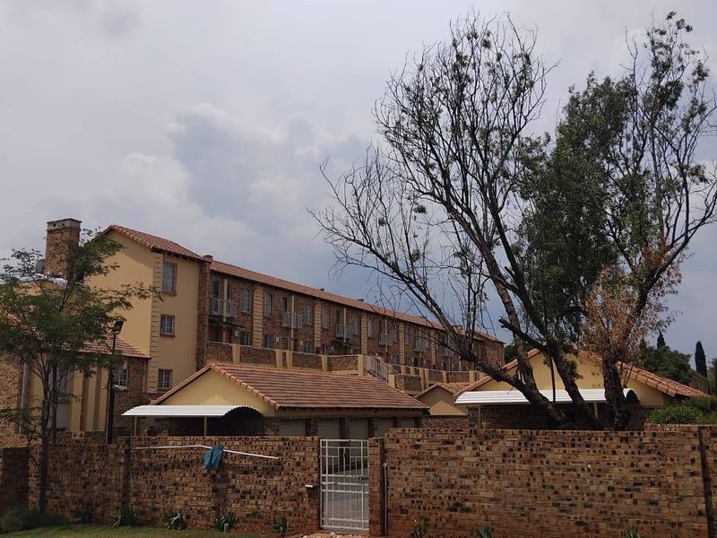 Apartment For Sale in Vorna Valley, Midrand - Photo 2