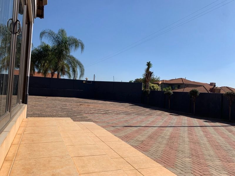 House To Rent in Heatherview, Akasia - Photo 7