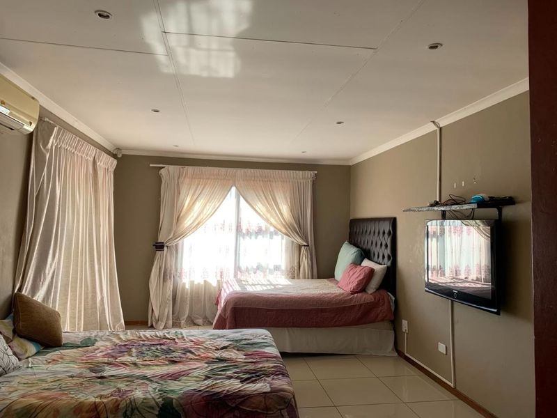 House To Rent in Heatherview, Akasia - Photo 8
