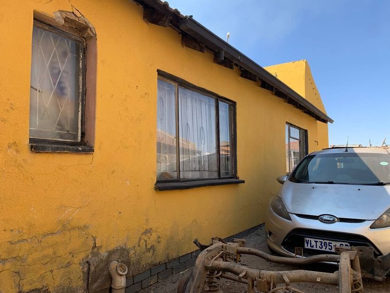 House For Sale in Makulong, Tembisa - Photo 4