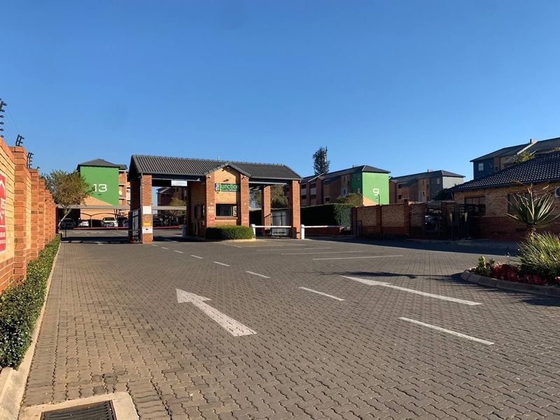 Apartment For Sale in Heuweloord, Centurion - Photo 1