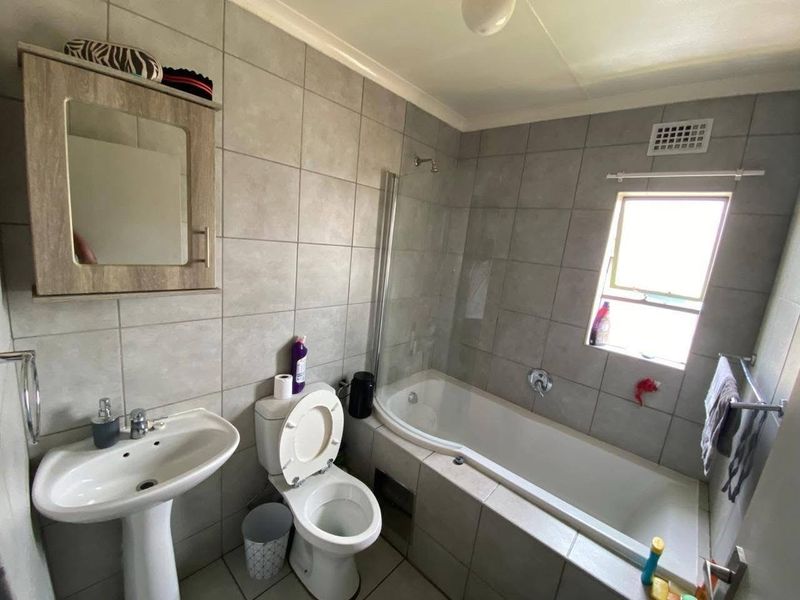 Apartment For Sale in Heuweloord, Centurion - Photo 7