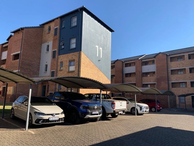 Apartment For Sale in Heuweloord, Centurion - Photo 2